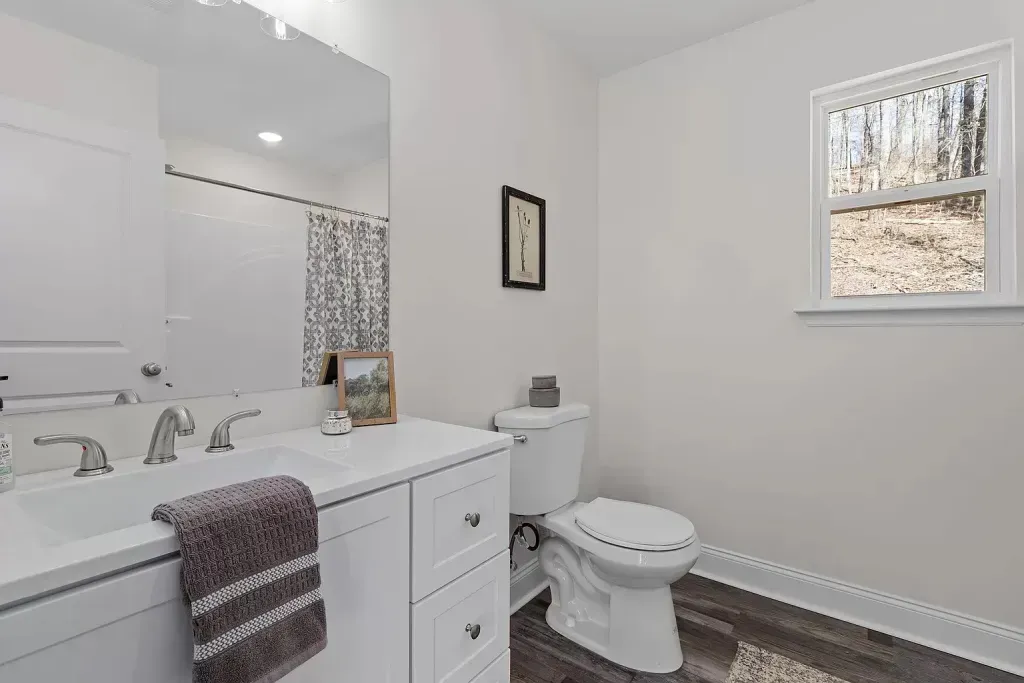 Card Road upstairs bath