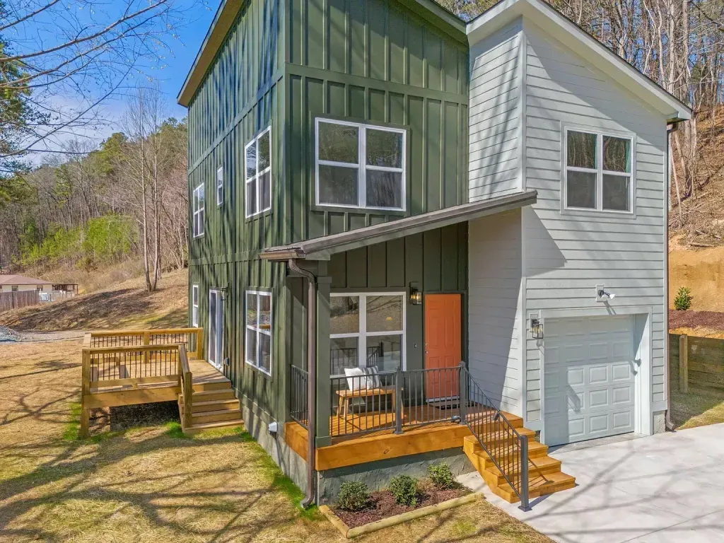 Card Road rear exterior view