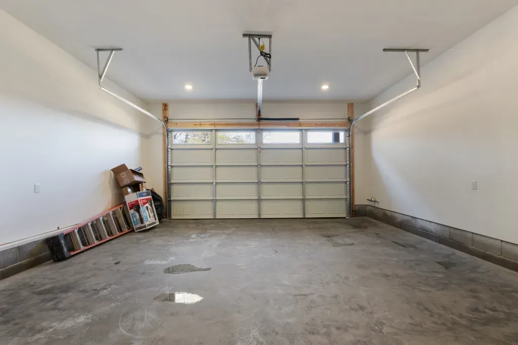 Cox Lane bonus room above garage