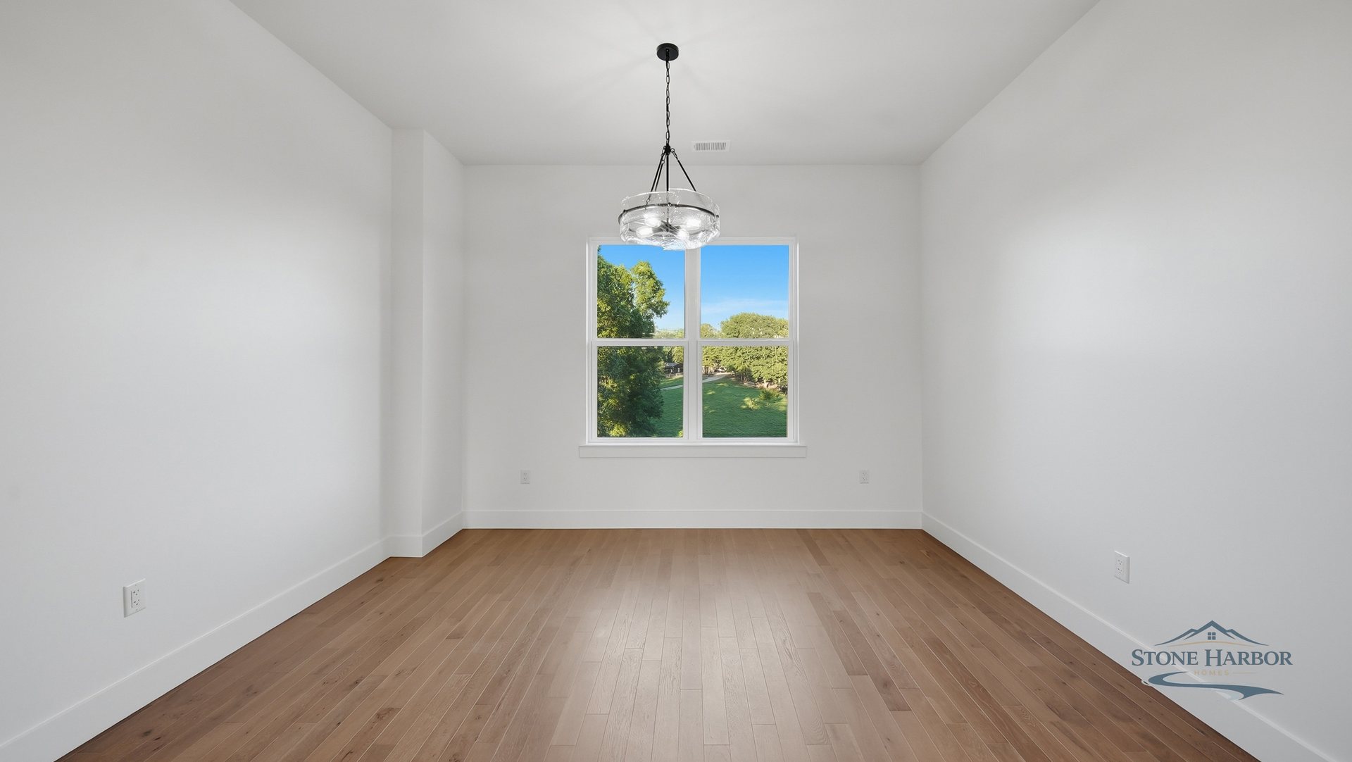 Bedroom with a vaulted ceiling and an arched window