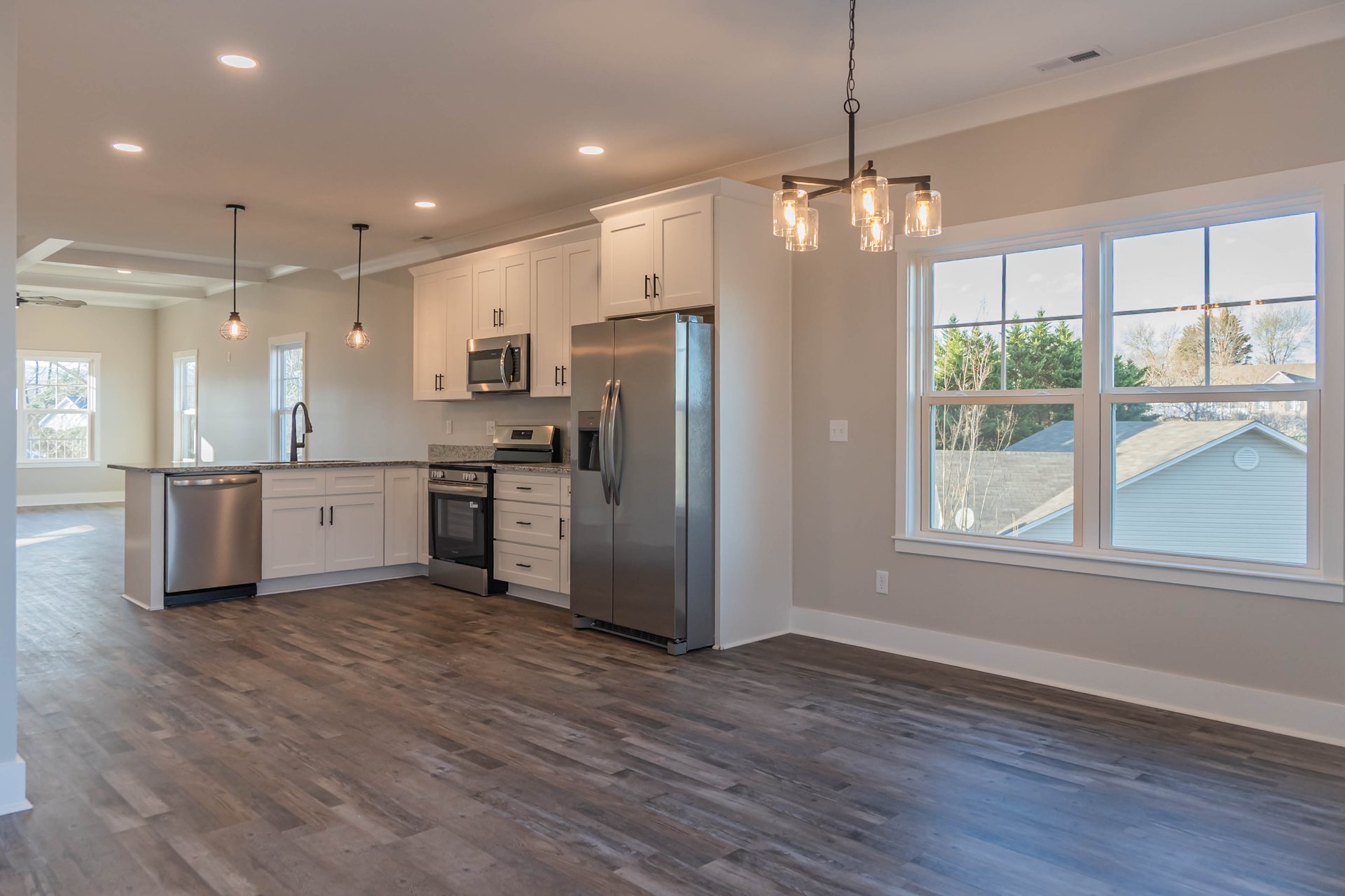 Lightning Drive dining area open to the kitchen