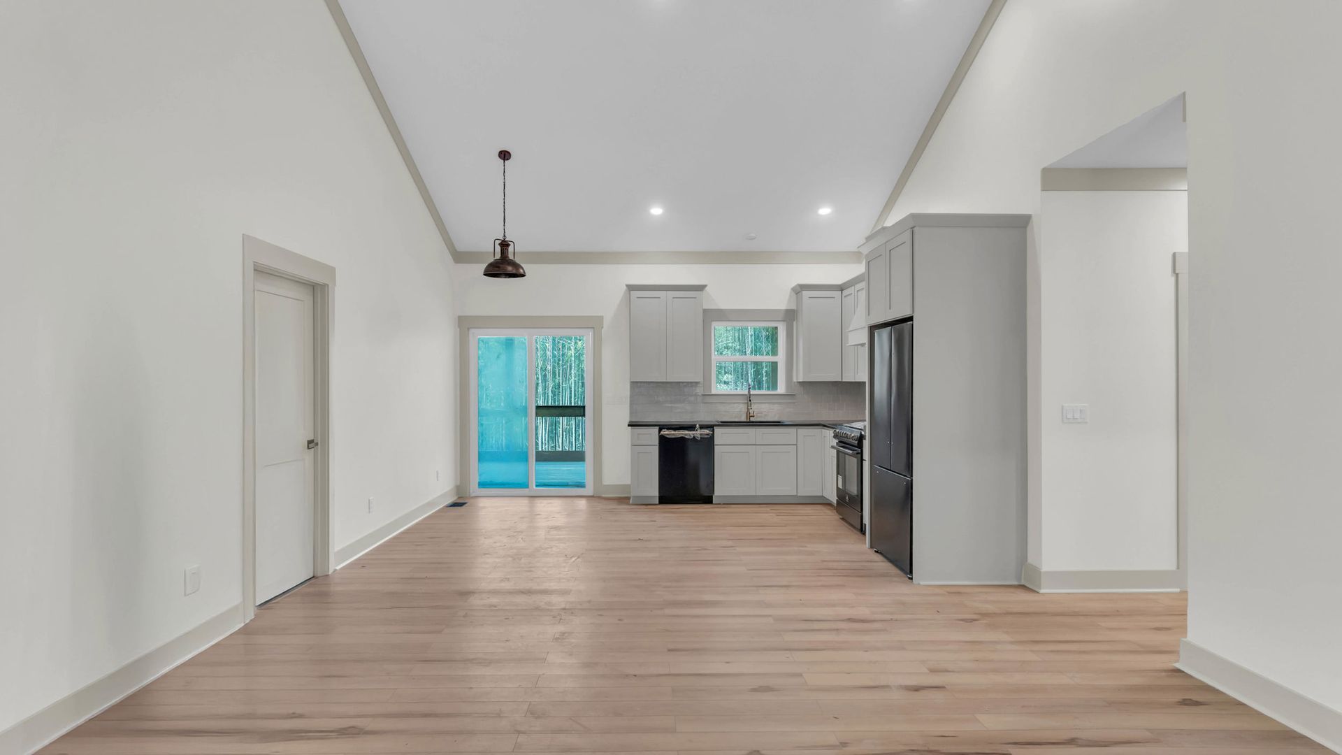 Sawmill Creek great room with vaulted ceiling