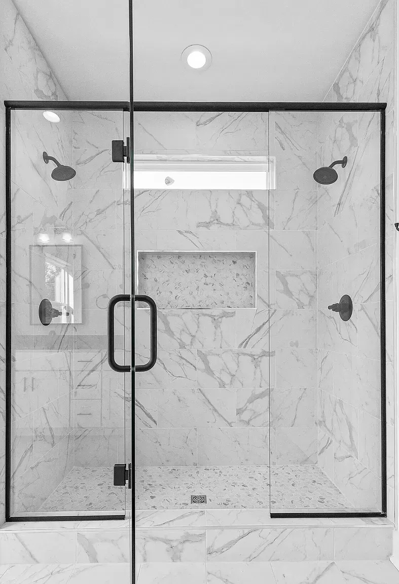Thatcher Crest 1 tile shower with double heads